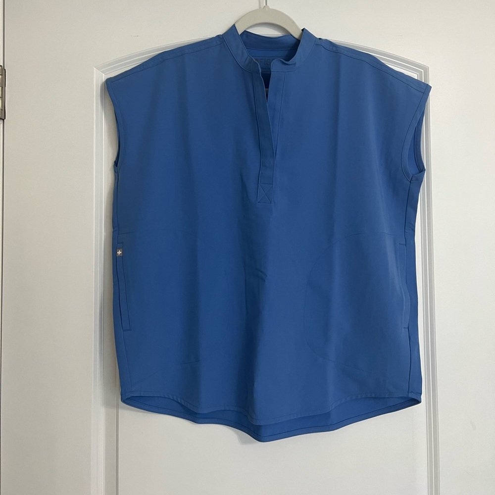 figs scrub top